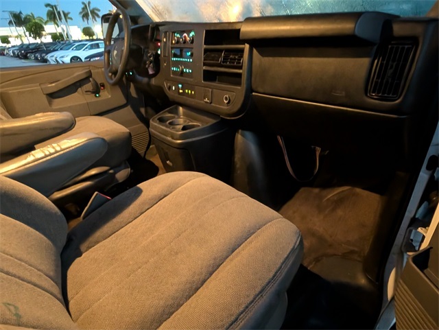 2016 Chevrolet Express 3500 LT photo 9