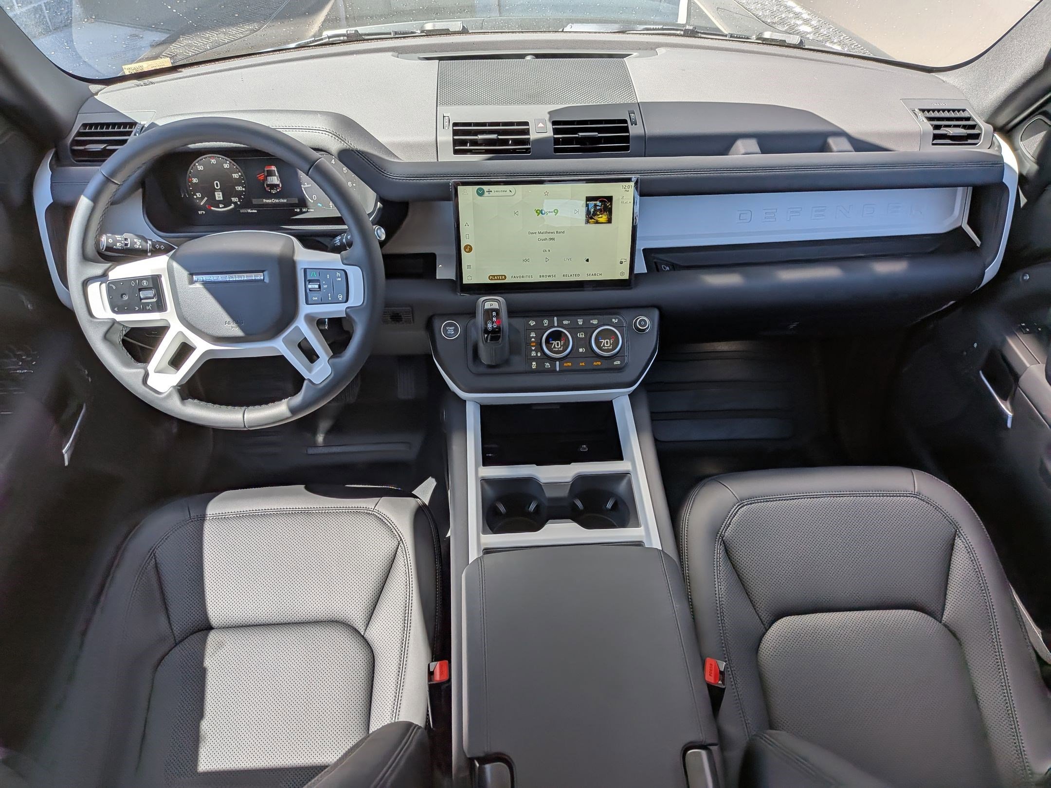 2025 Land Rover Defender 110 S photo 24