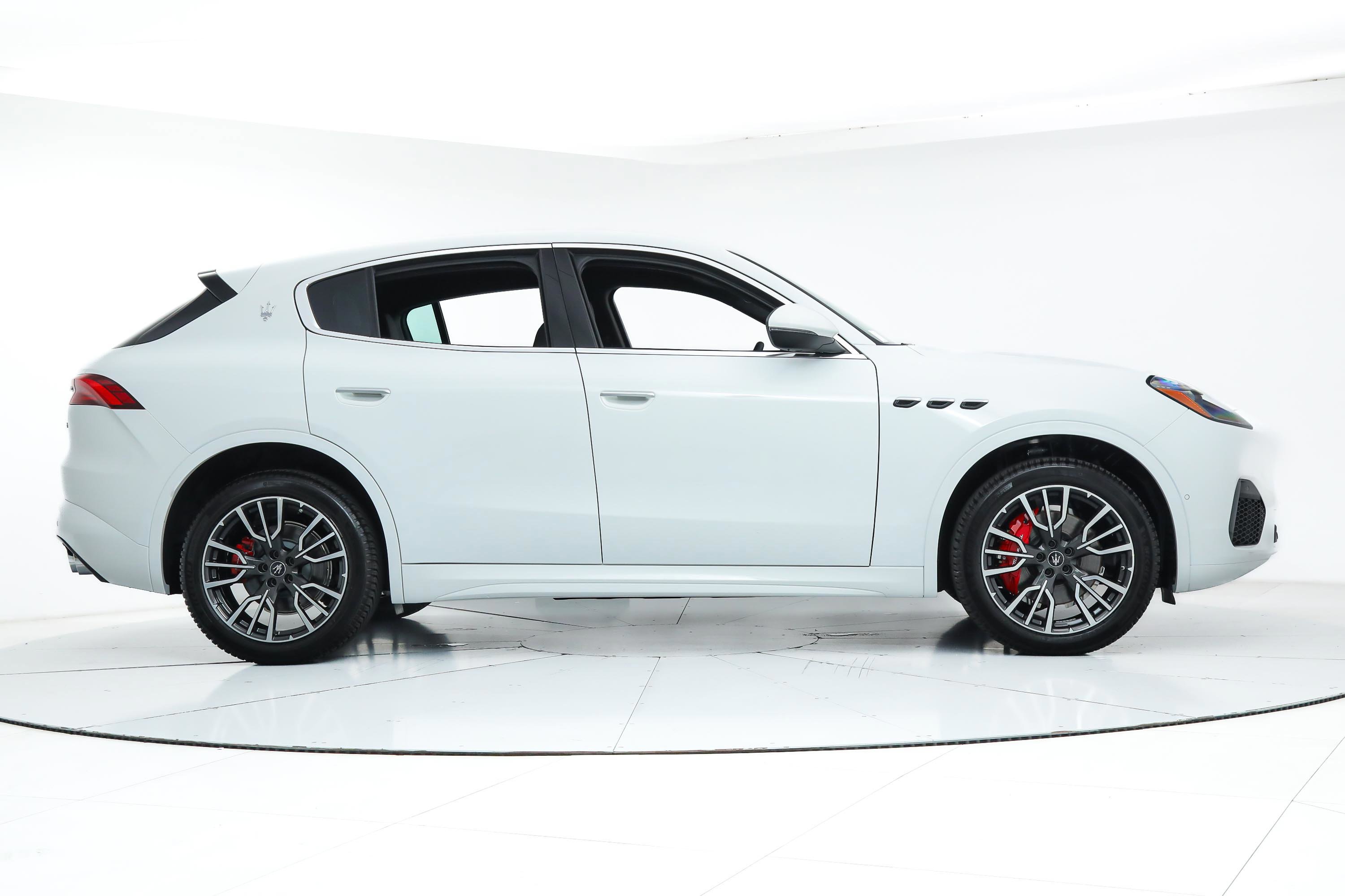2025 Maserati Grecale photo 6