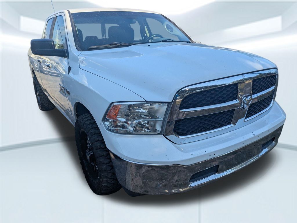 2018 Ram 1500 SLT photo 3
