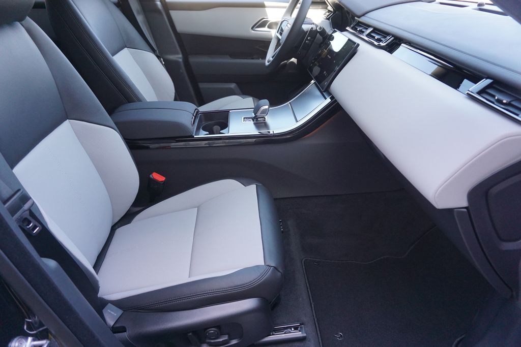 2026 Land Rover Range Rover Velar SE photo 32