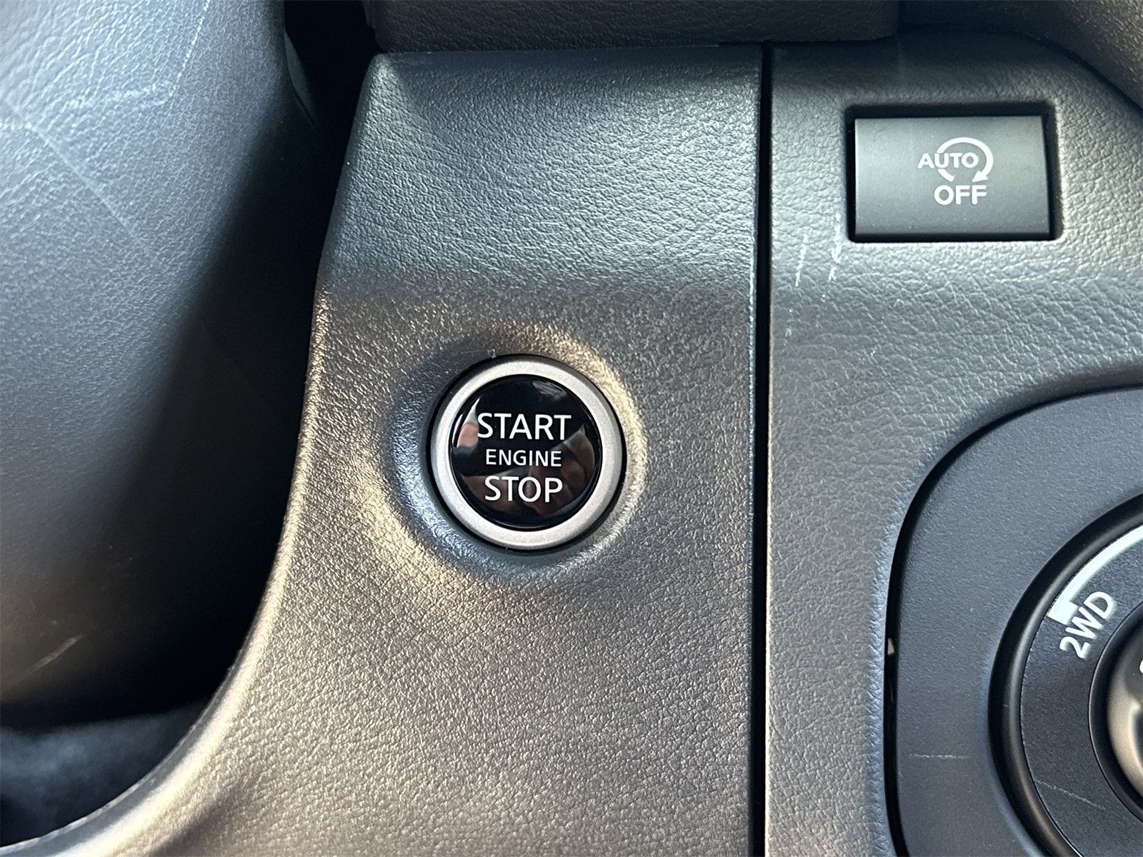 2025 Nissan Frontier PRO-4X photo 6