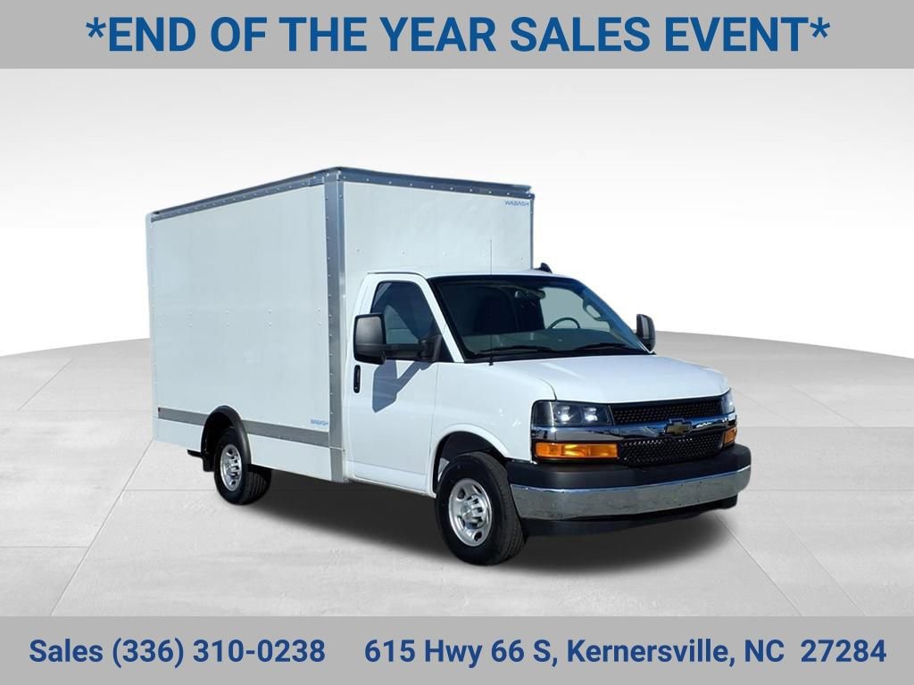 2024 Chevrolet Express Cutaway Base's photo