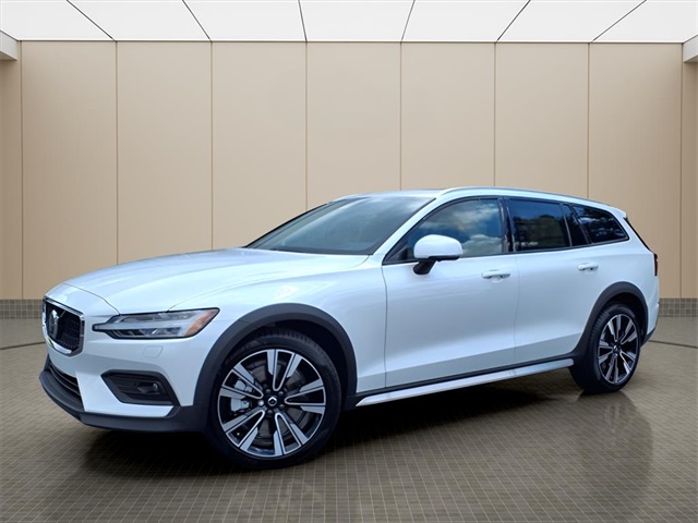 2026 Volvo V60 Cross Country Ultra's photo