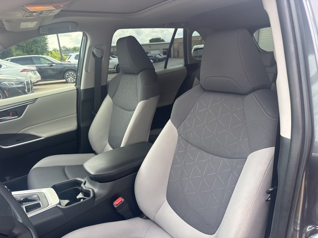 2019 Toyota RAV4 XLE photo 5
