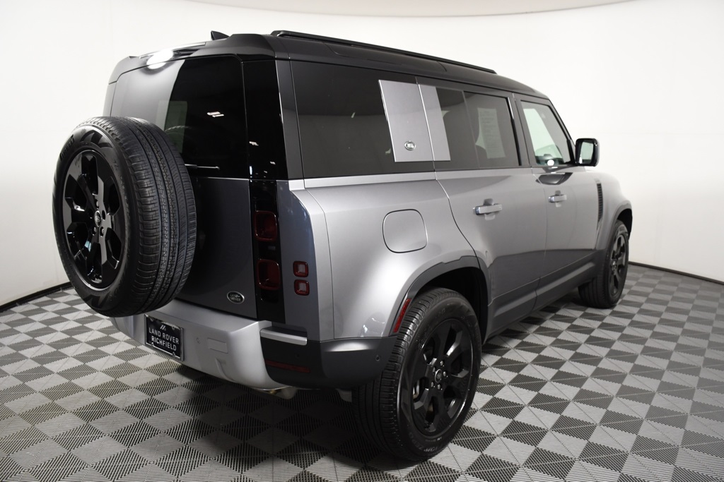 2023 Land Rover Defender 110 SE photo 6