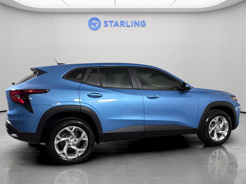 2025 Chevrolet Trax LS photo 8