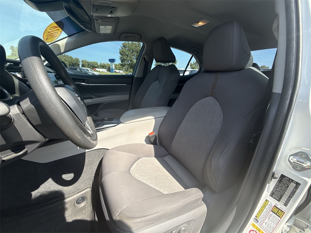2018 Toyota Camry LE photo 13