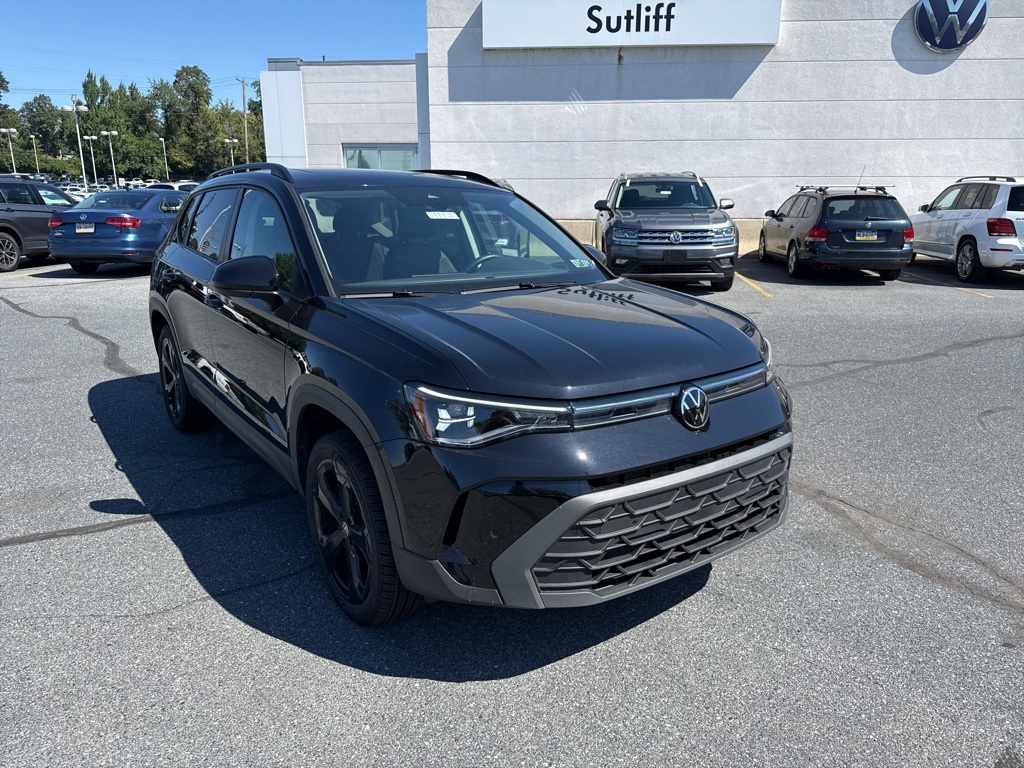 2025 Volkswagen Taos SE photo 2