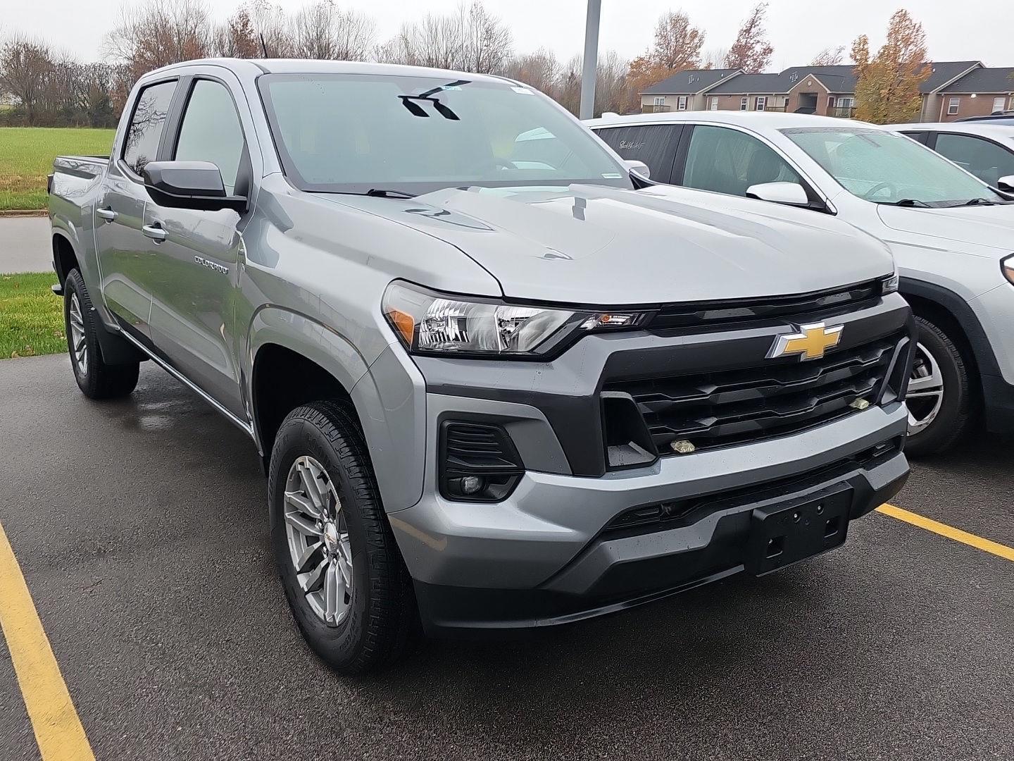 2024 Chevrolet Colorado LT photo 2