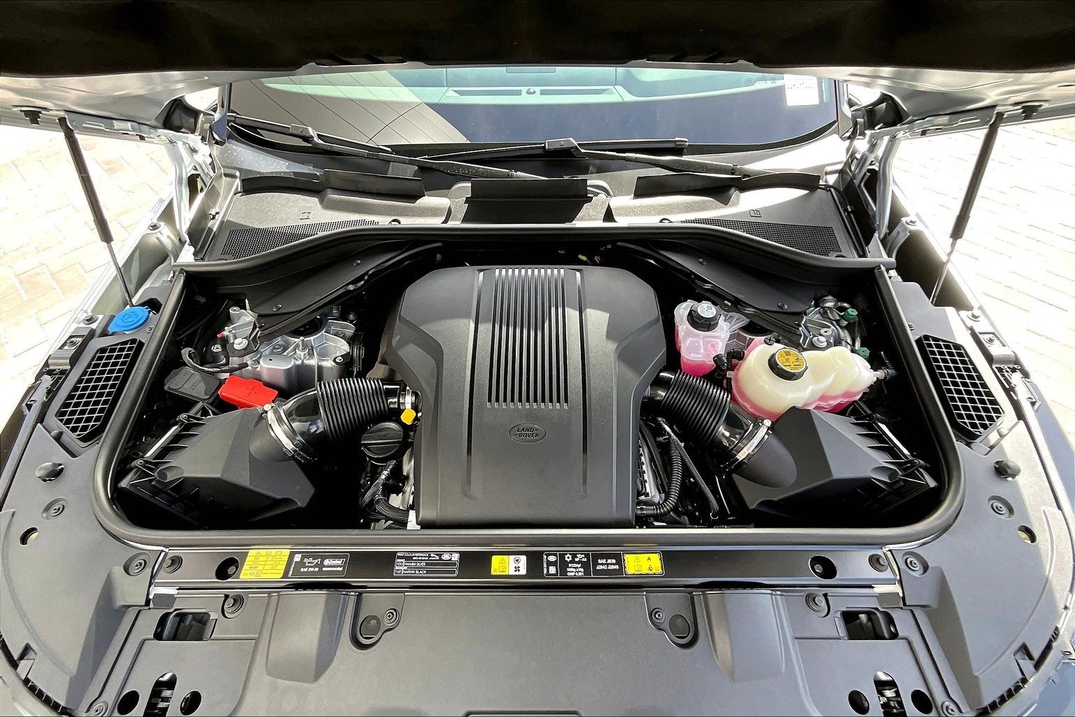 2025 Land Rover Range Rover SE photo 11