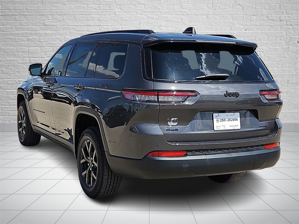 2025 Jeep Grand Cherokee Altitude photo 2