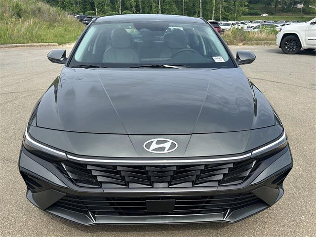2025 Hyundai Elantra Hybrid Limited photo 8