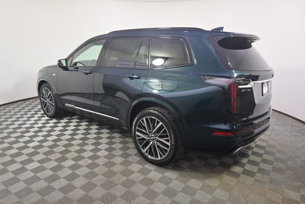 2025 Cadillac XT6 Sport photo 3