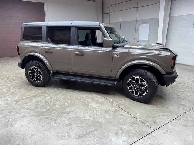 2025 Ford Bronco Outer Banks photo 6