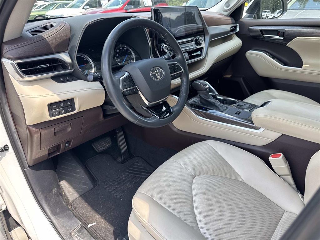 2021 Toyota Highlander Hybrid Limited photo 16