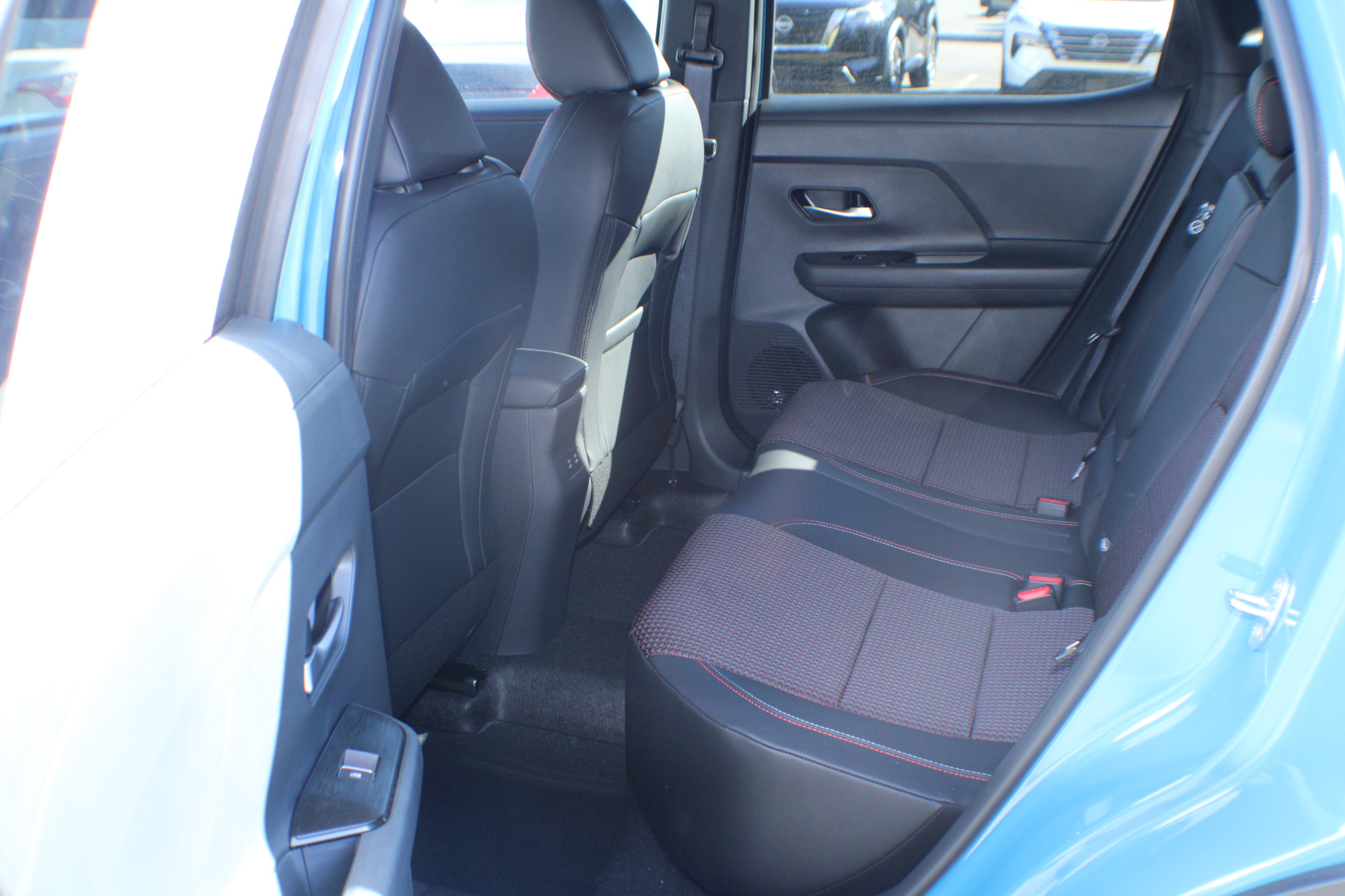 2026 Nissan Kicks SR photo 2