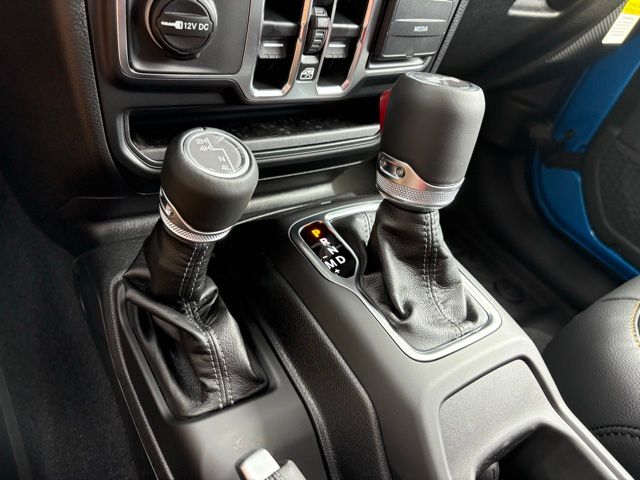 2025 Jeep Wrangler Sahara photo 19