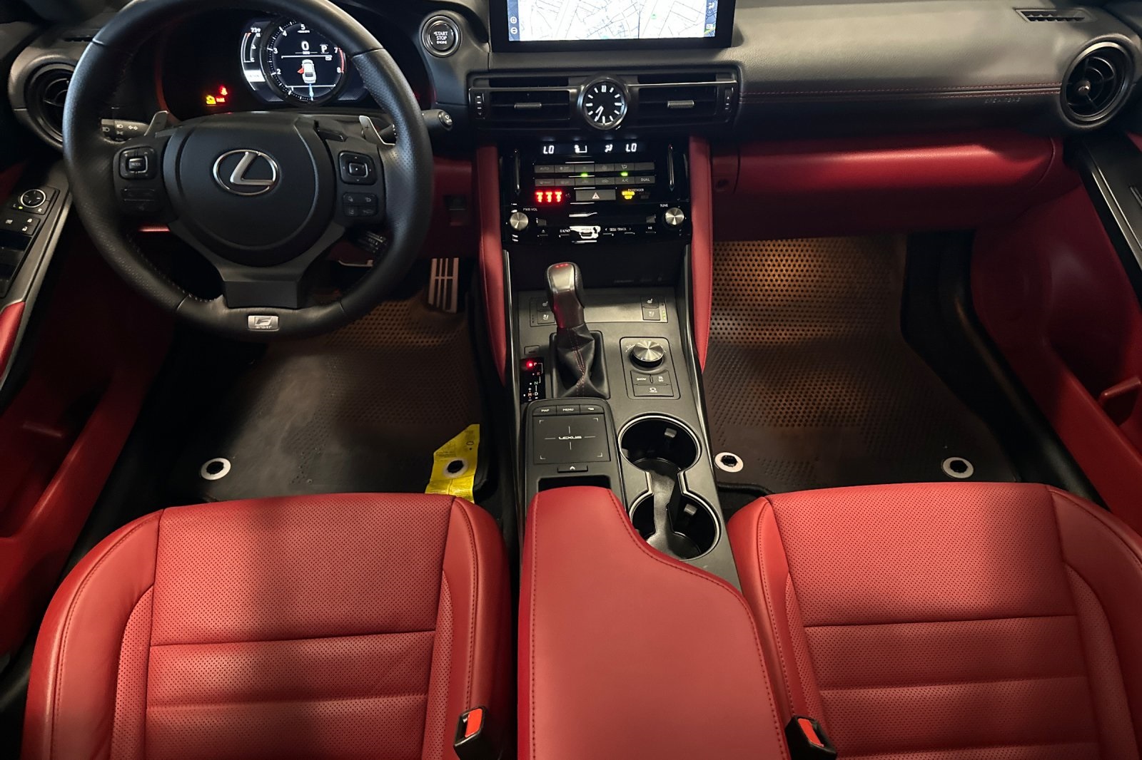 2023 Lexus IS 350 F SPORT photo 10