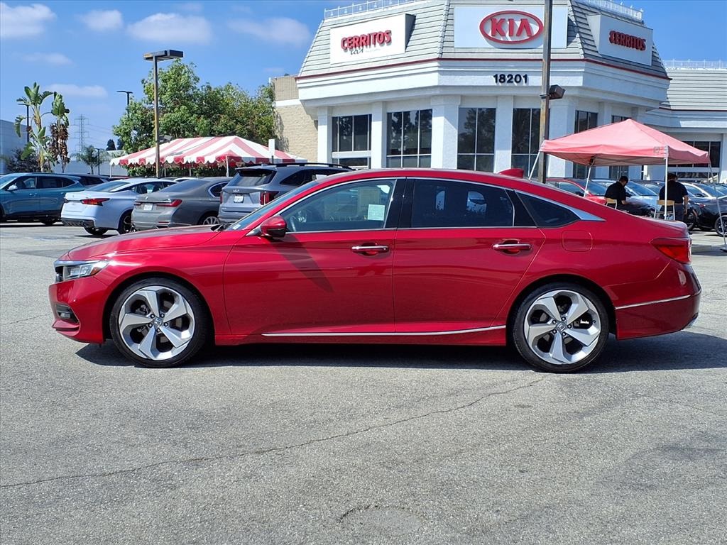 2018 Honda Accord Touring 1.5T photo 2