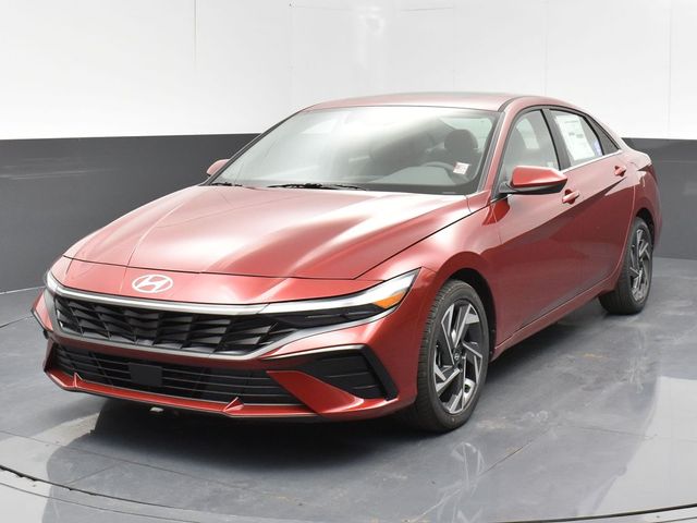 2024 Hyundai Elantra SEL Convenience photo 2