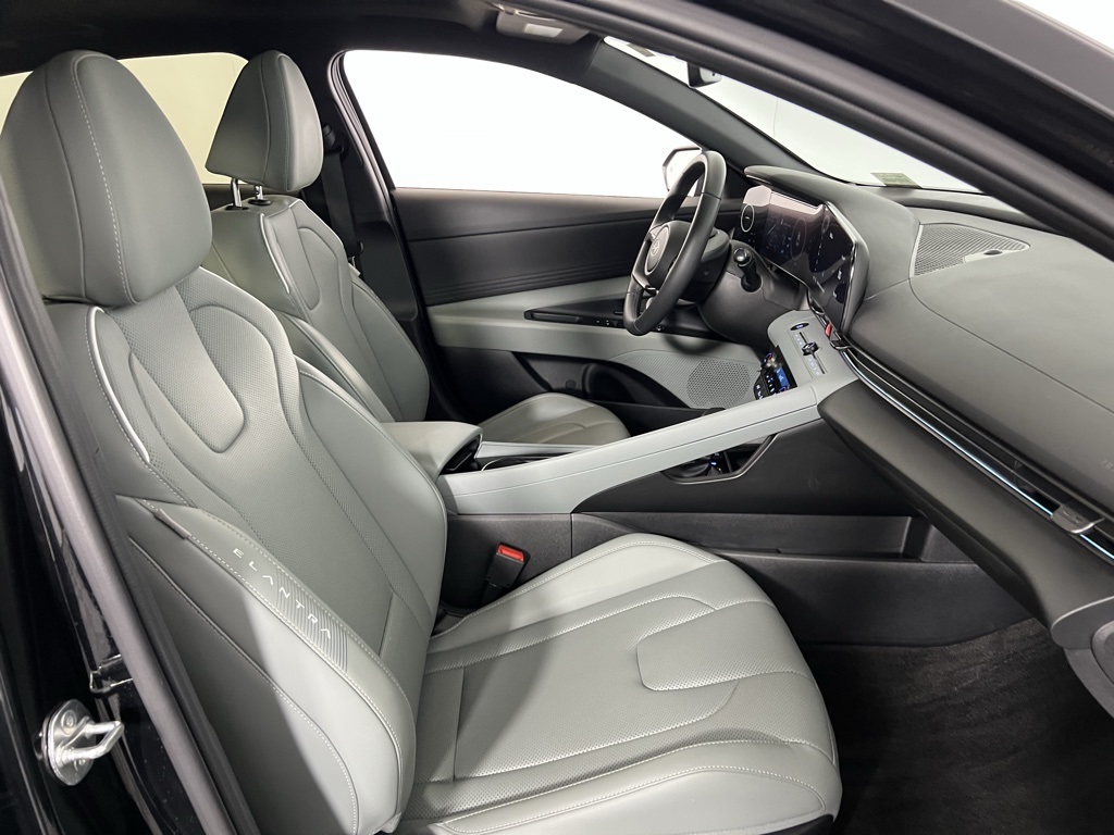 2024 Hyundai Elantra Hybrid Limited photo 28