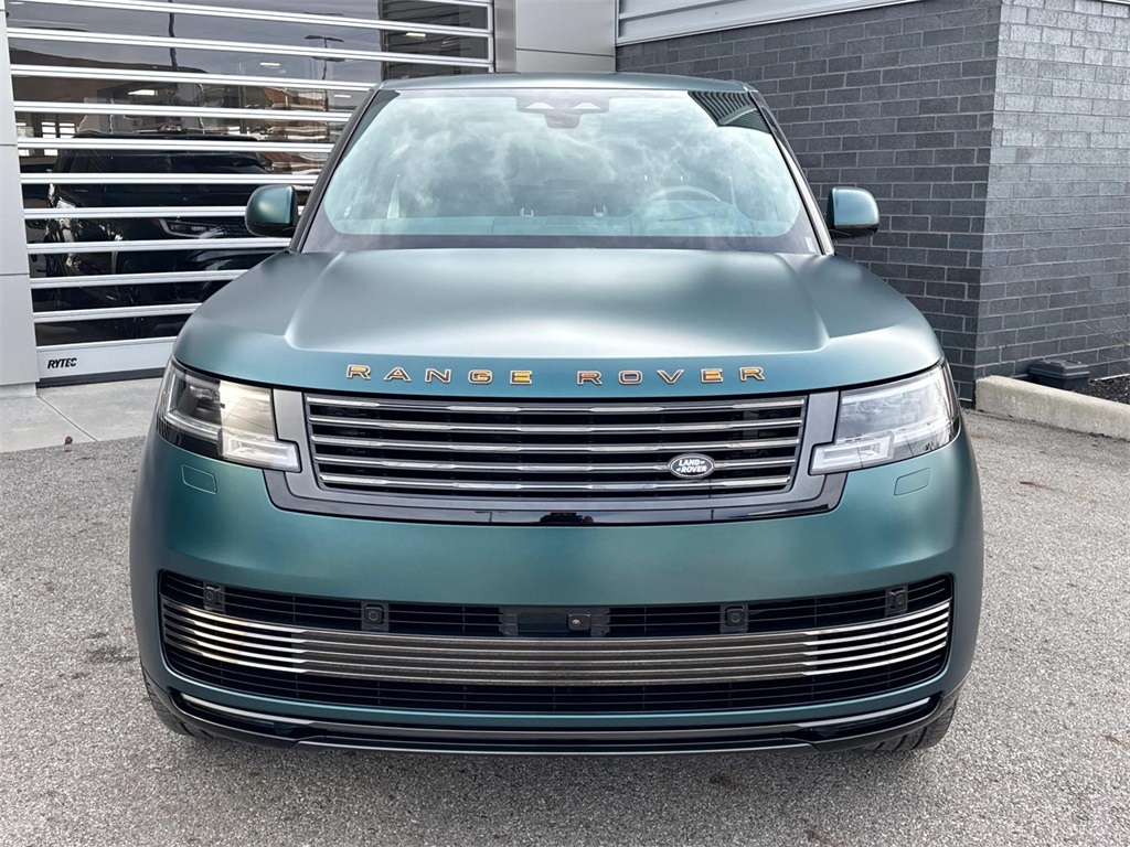 2025 Land Rover Range Rover SV photo 2