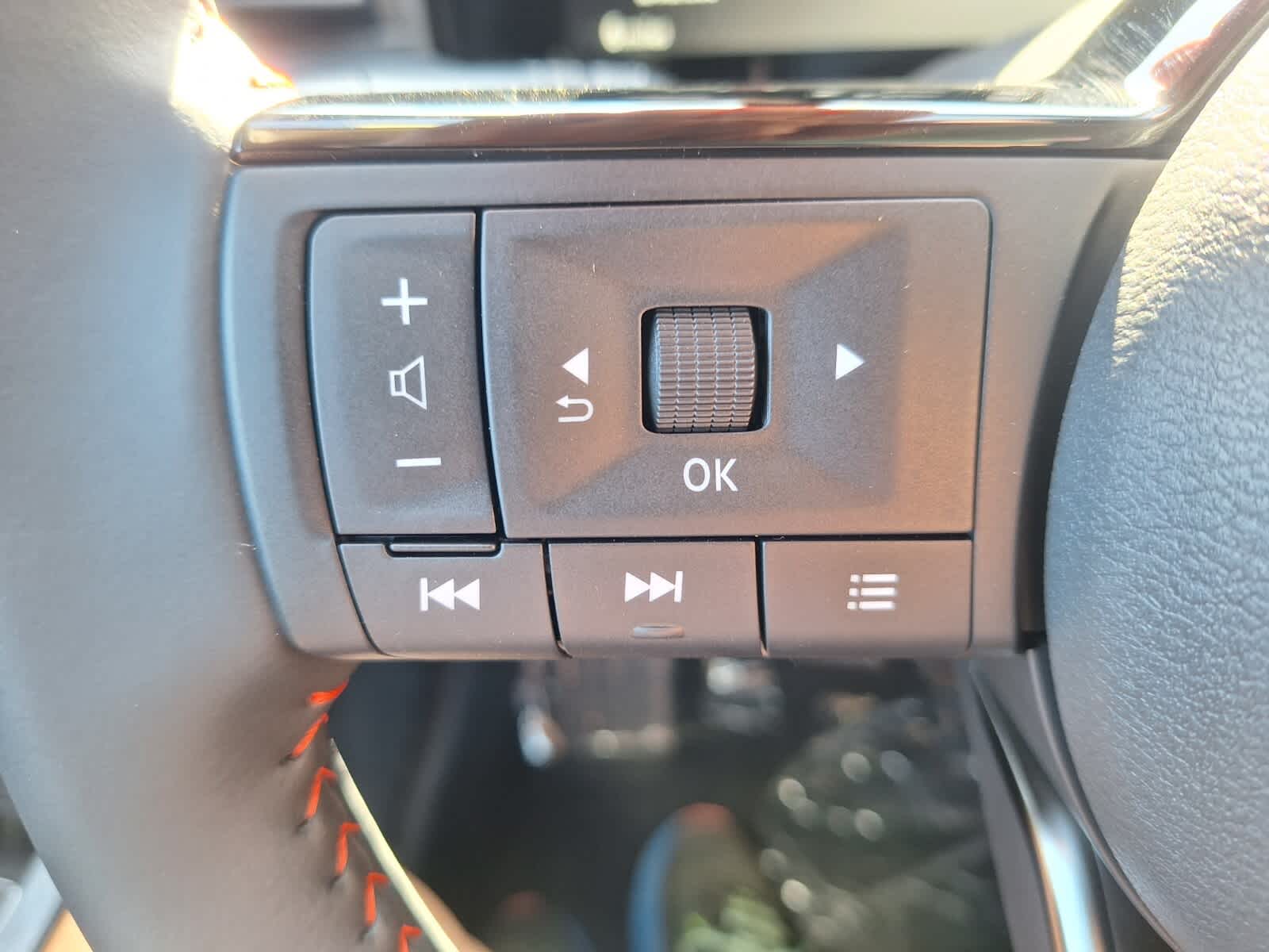 2026 Nissan Kicks SR photo 12