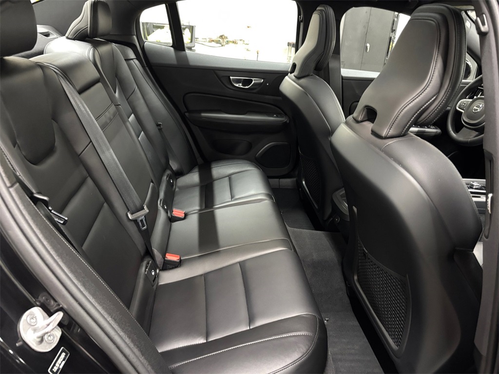 2023 Volvo S60 B5 Plus Black Edition photo 17