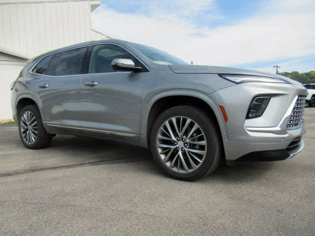 2025 Buick Enclave Avenir photo 7