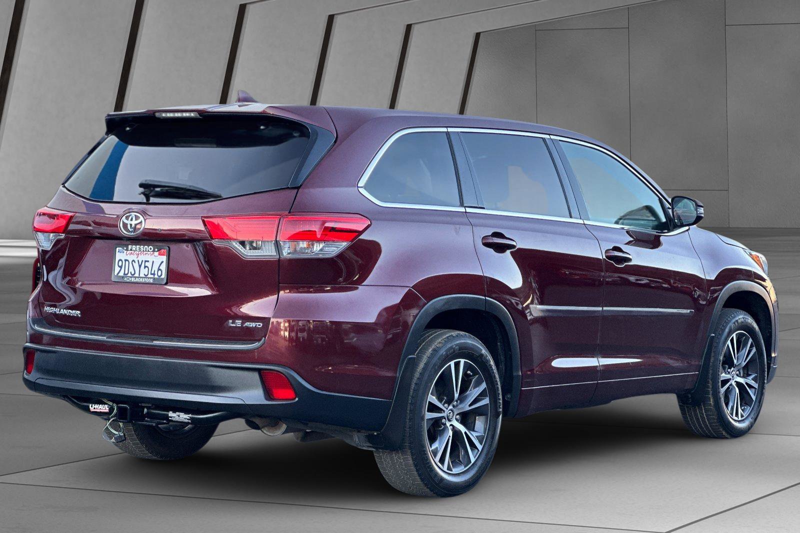 2018 Toyota Highlander LE Plus photo 2