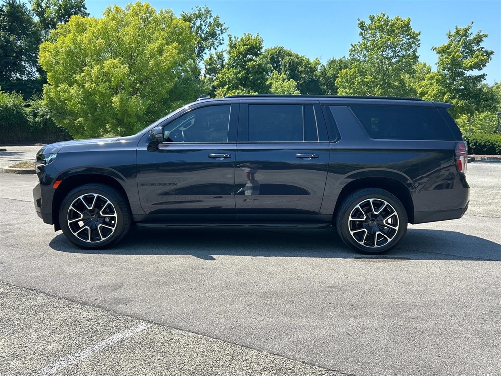 2022 Chevrolet Suburban RST photo 4