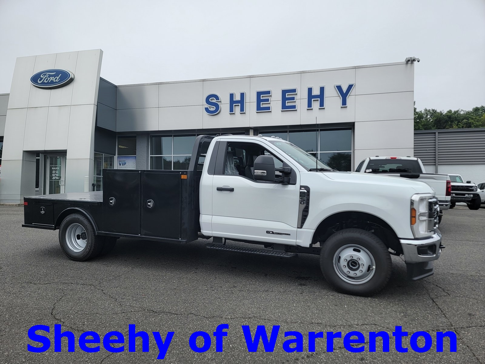 2025 Ford F-350 Super Duty Chassis Cab XL's photo