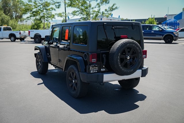 2015 Jeep Wrangler Unlimited Sahara photo 8