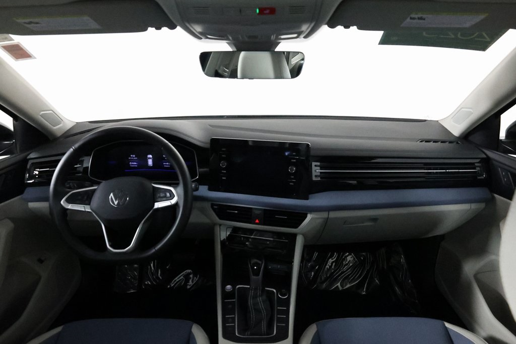 2025 Volkswagen Jetta 1.5T SE photo 4