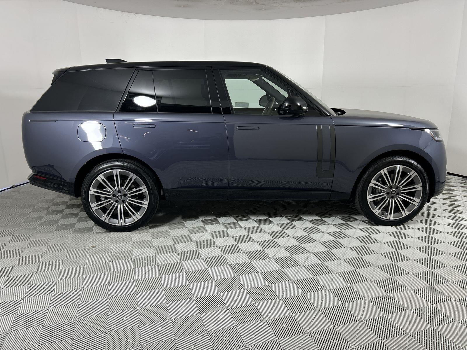 2025 Land Rover Range Rover SE photo 6