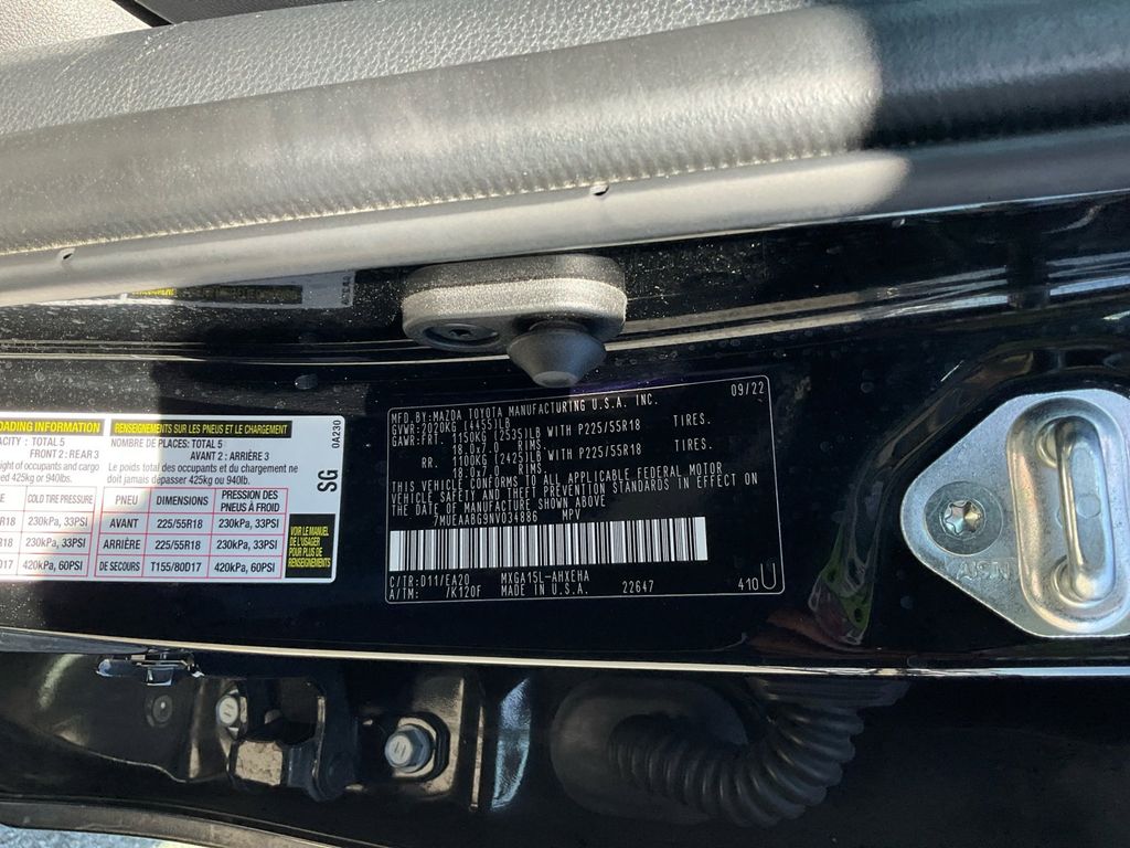 2022 Toyota Corolla Cross XLE photo 32