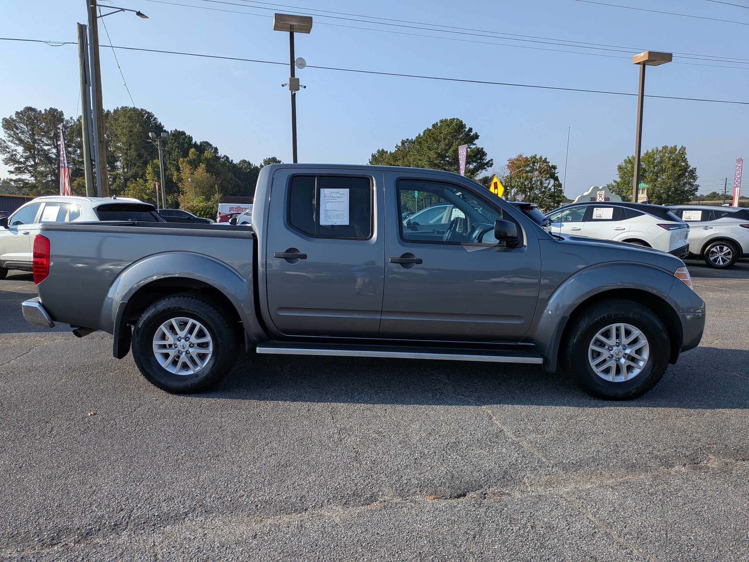 2018 Nissan Frontier SV photo 2