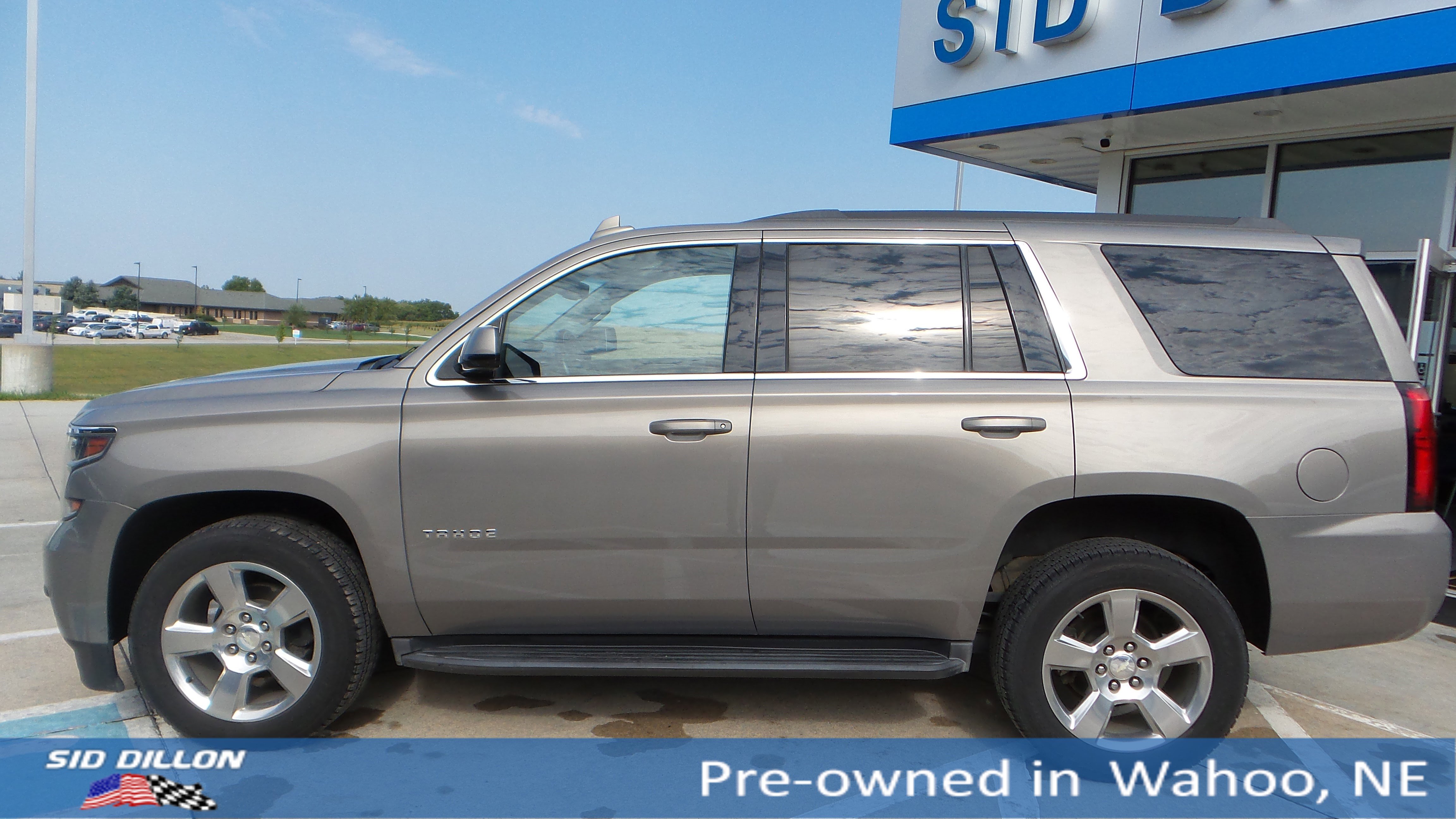 2019 Chevrolet Tahoe LS photo 2