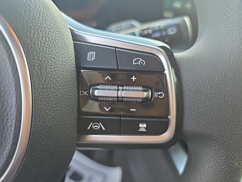2025 Kia Sorento LX photo 12