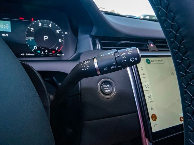 2025 Land Rover Discovery Sport S photo 14