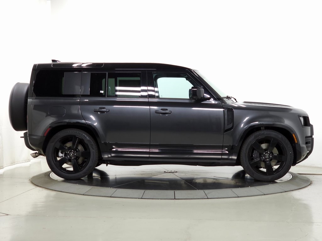 2025 Land Rover Defender 110 X-Dynamic SE photo 5
