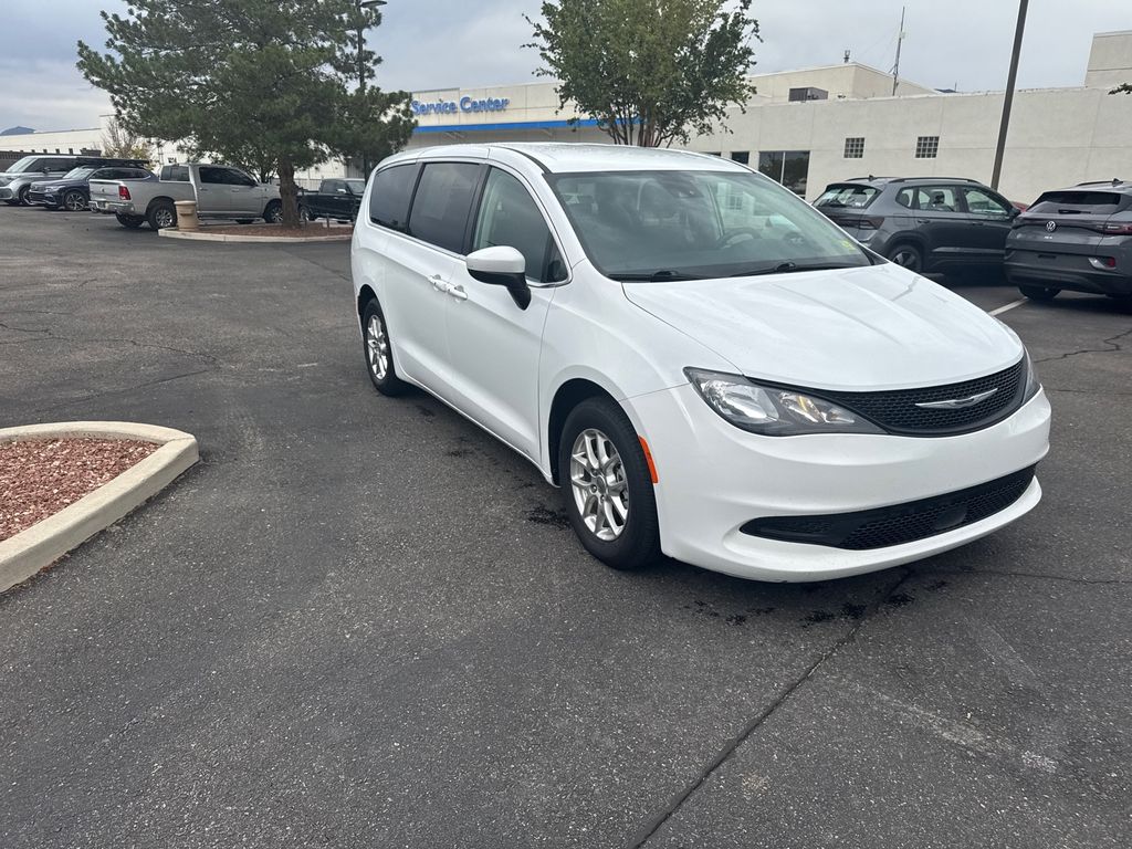 2023 Chrysler Voyager LX photo 16