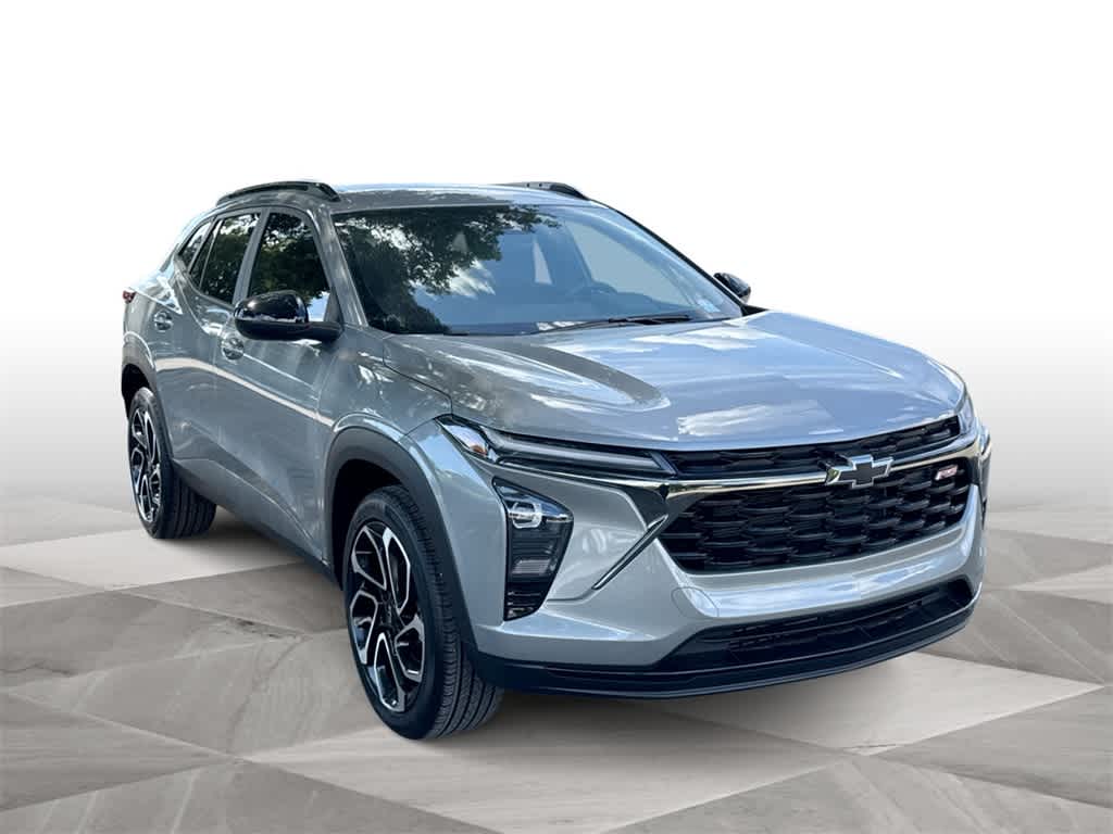 2024 Chevrolet Trax photo 2