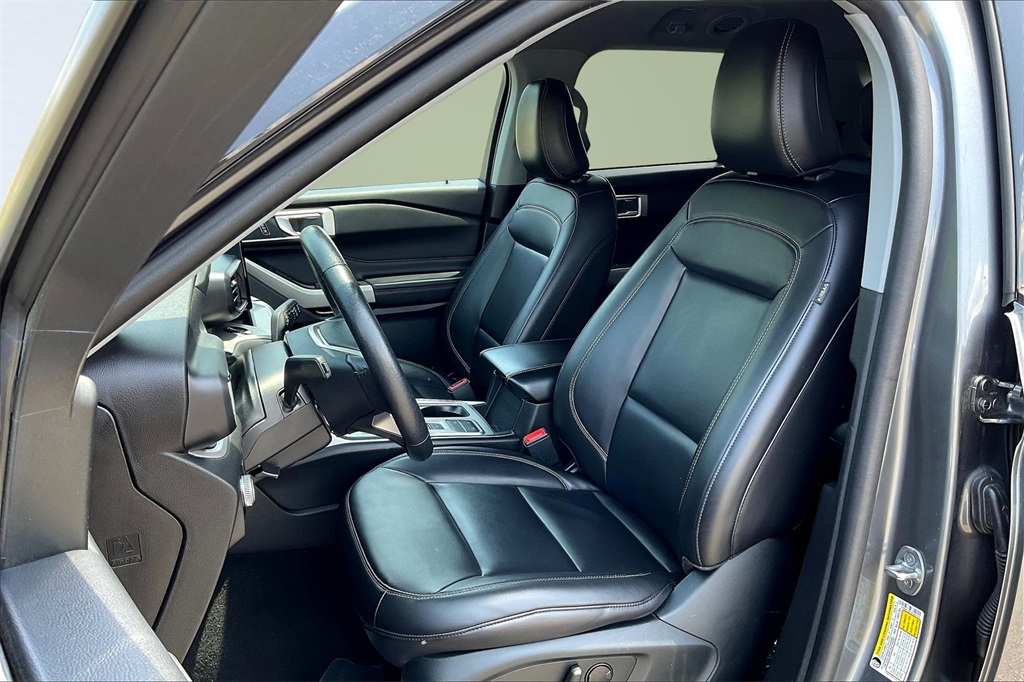 2023 Ford Explorer XLT photo 24