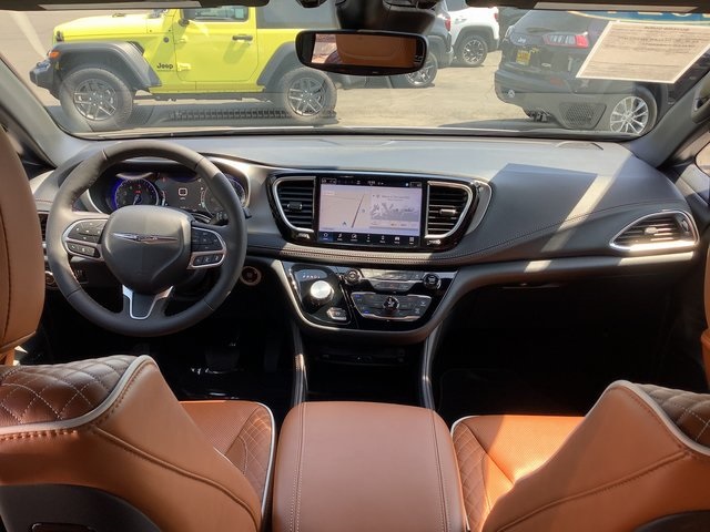 2024 Chrysler Pacifica Pinnacle photo 5