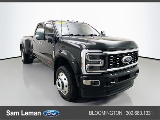 2024 Ford F-450 Super Duty Platinum's photo