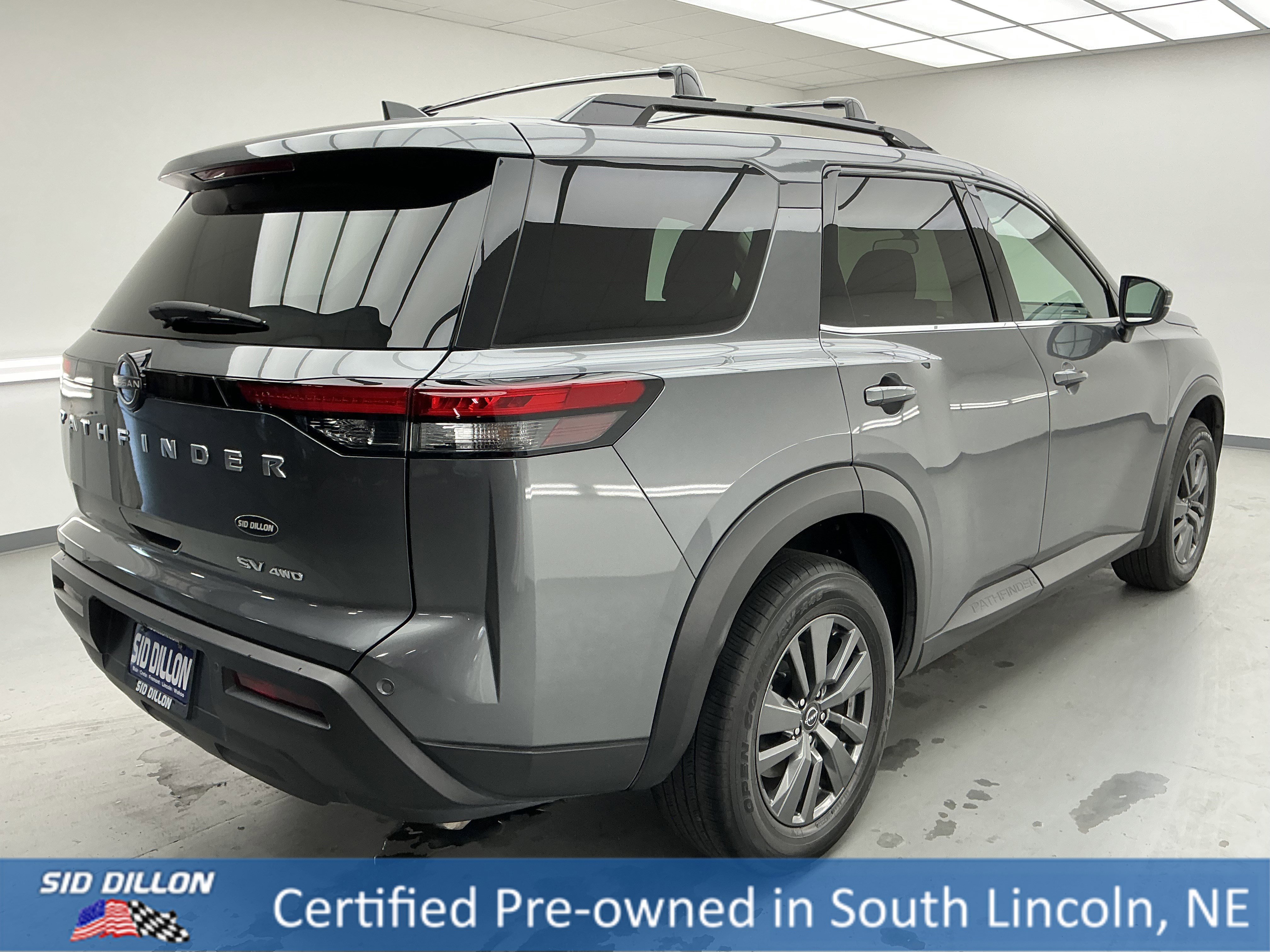 Image of Nissan Pathfinder SV