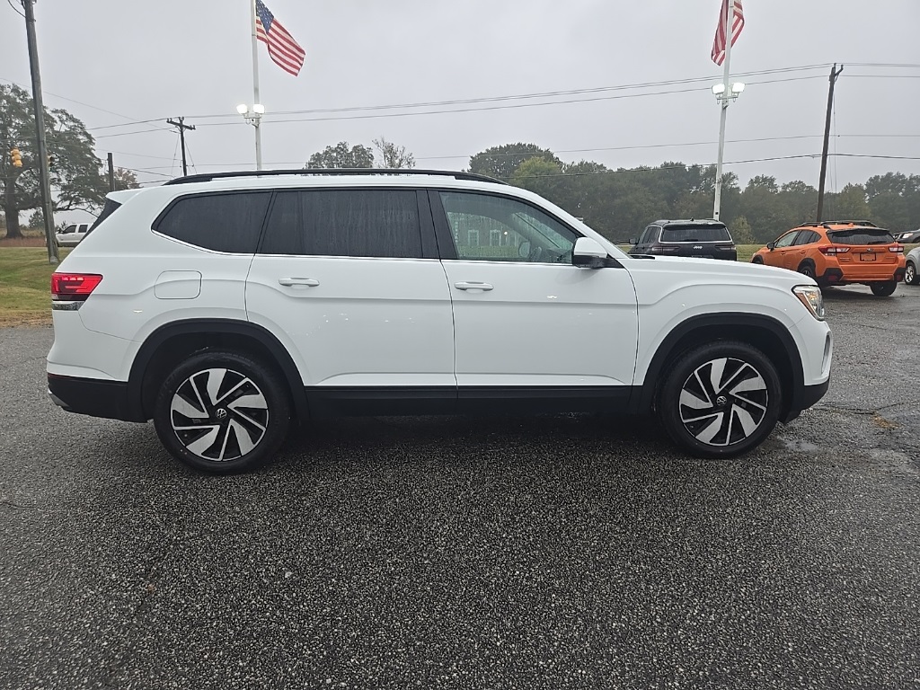 2024 Volkswagen Atlas SE Technology photo 3