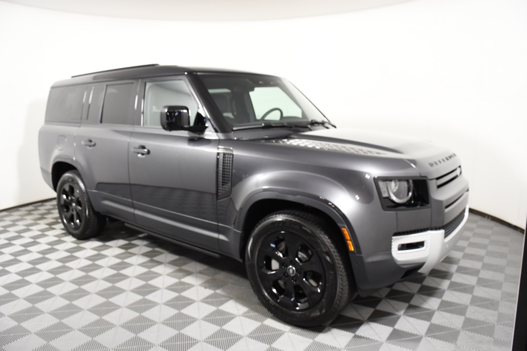 2025 Land Rover Defender 130 S photo 8